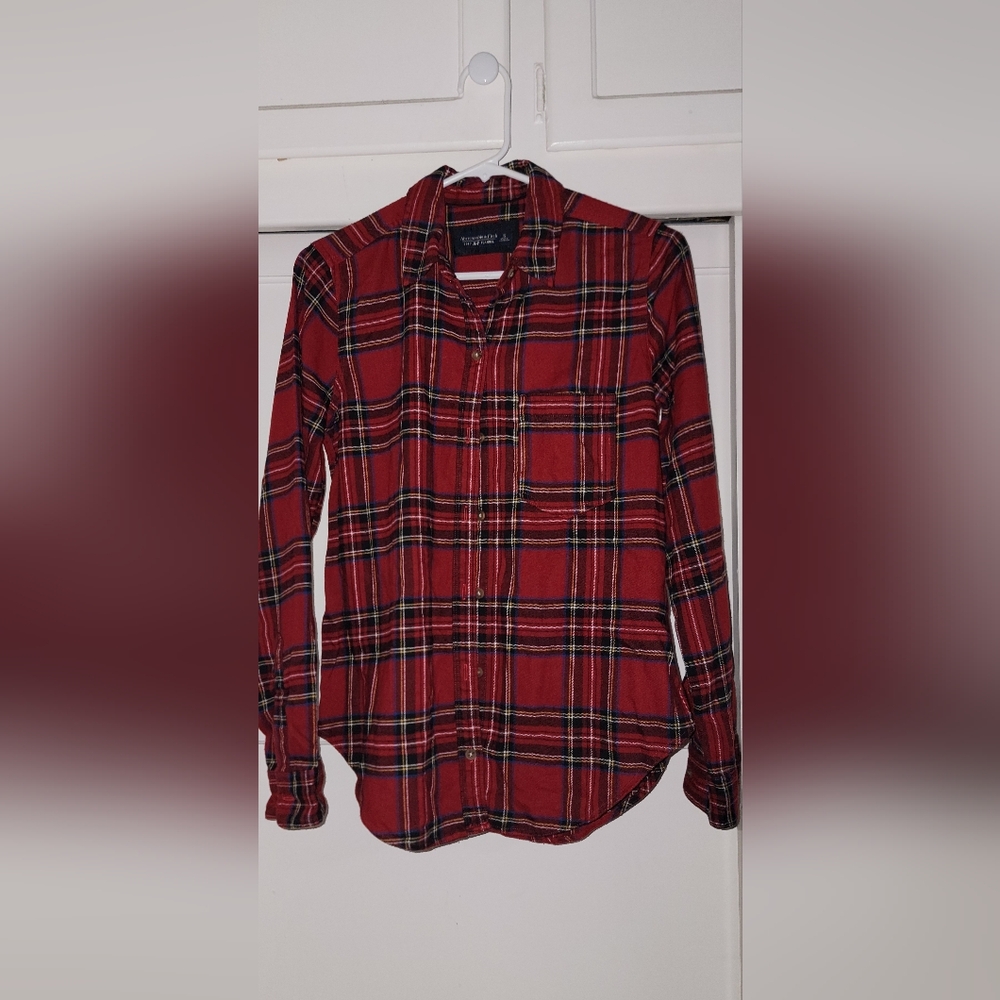 Abercrombie & Fitch Red and Black Plaid Flannel Shirt Size Small